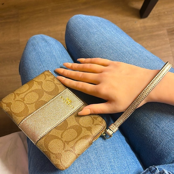 Coach Corner Zip Wristlet In Signature Leather Canvas - Picture 4 of 6